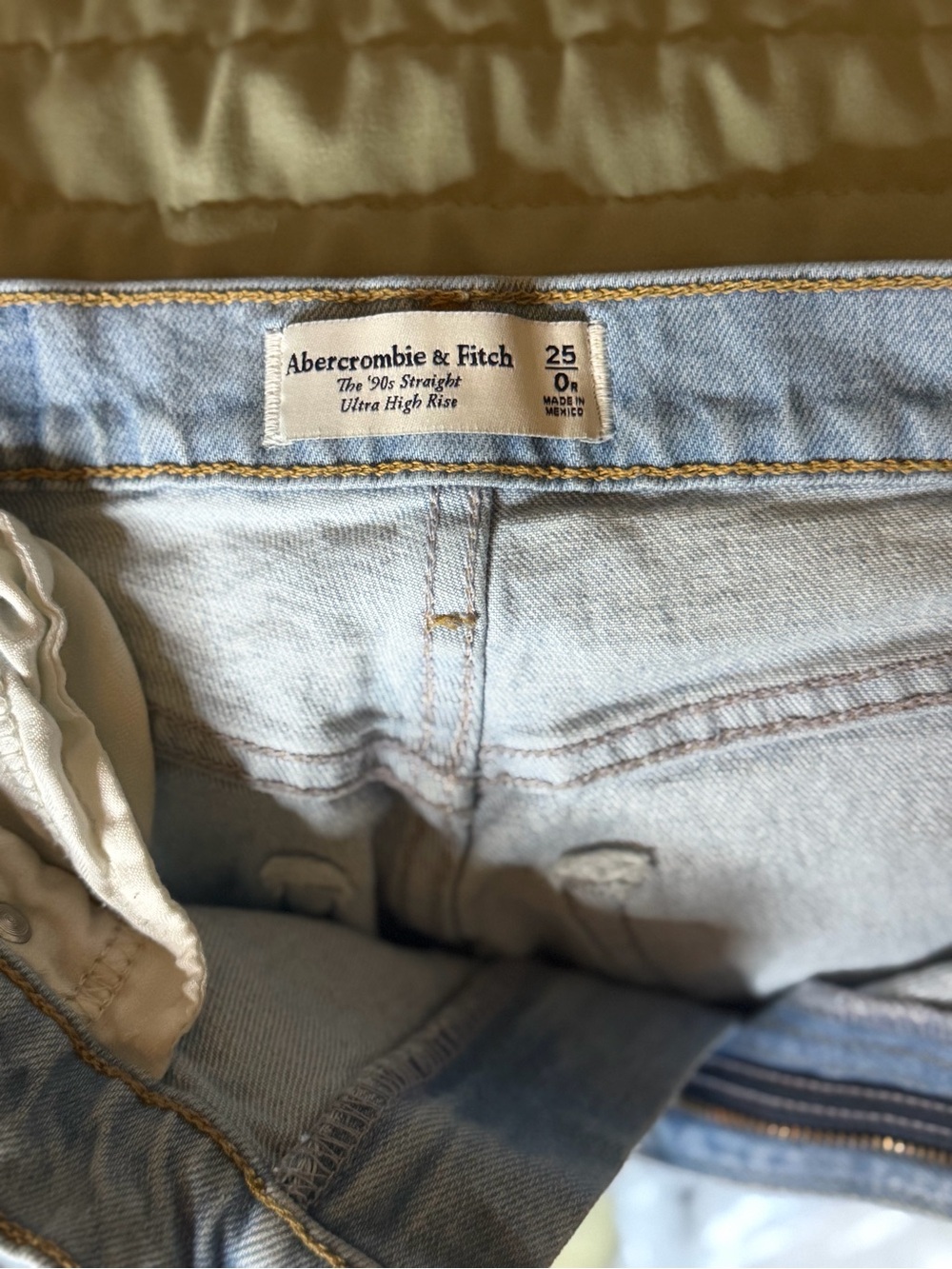 Abercrombie & Fitch '90s Straight Ultra High Rise Jeans - Light Blue